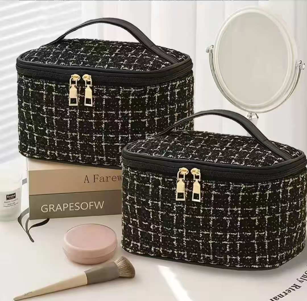 Cosmetic bag organizer